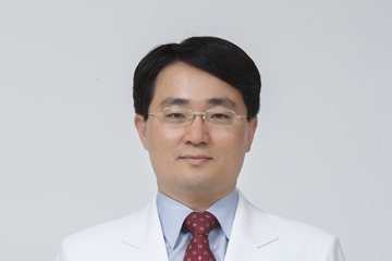 스스로 팔 들어올릴때만 통증 있다면… 회전근개 파열 의심하세요 