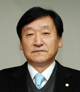 남 정 현