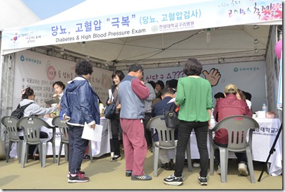 코스모스 축제_심폐소생술 체험 코스모스 축제_심폐소생술 체험